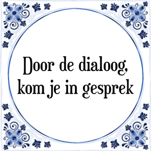 Spreuk Door de dialoog,
kom je in gesprek