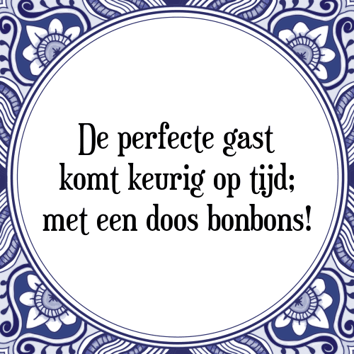 De perfecte gast komt keurig op tijd; met een doos bonbons! - Tegeltje met Spreuk