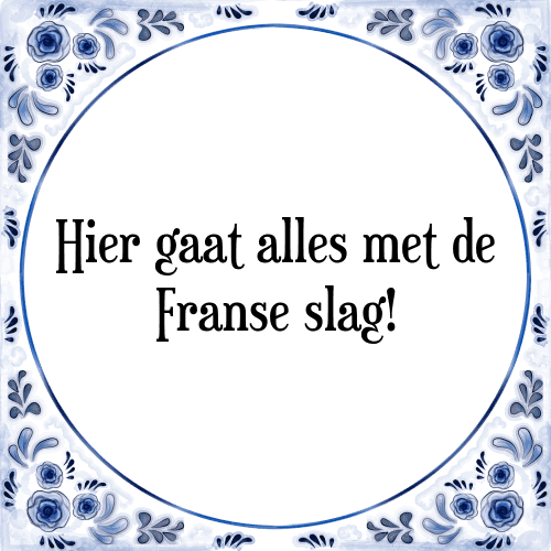 Hier gaat alles met de Franse slag! - Tegeltje met Spreuk